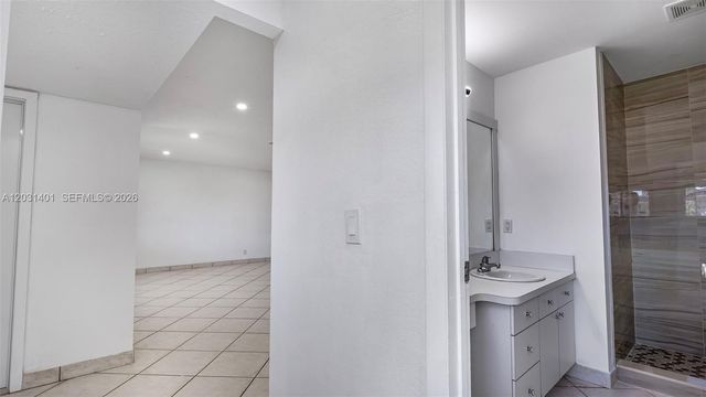 9741 NW 5th St 9741, Pembroke Pines, FL 33024
