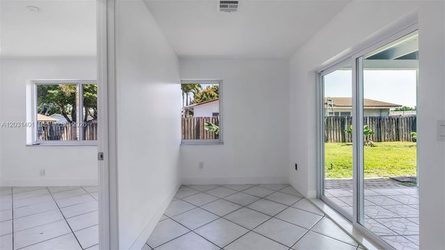 9741 NW 5th St 9741, Pembroke Pines, FL 33024