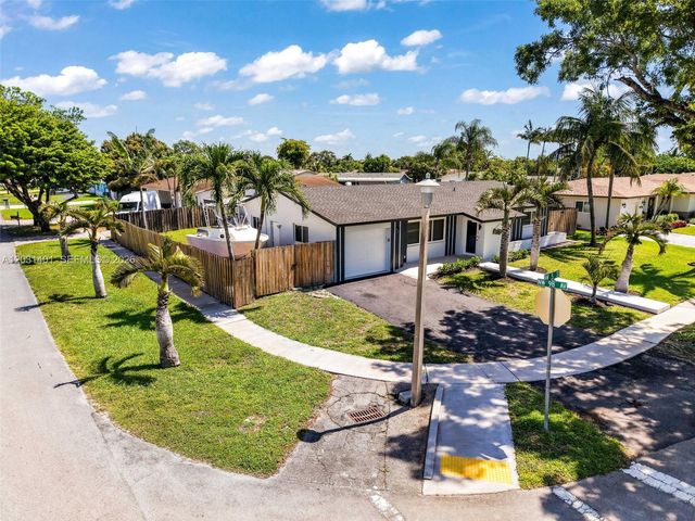 9741 NW 5th St 9741, Pembroke Pines, FL 33024