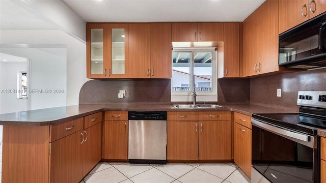 9741 NW 5th St 9741, Pembroke Pines, FL 33024