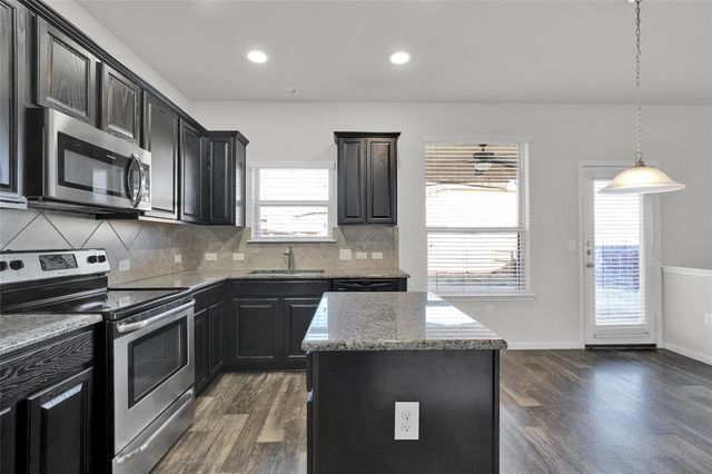 517 Pinnacle DR, Georgetown, TX 78626