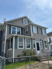11-15 Groveland St, Springfield, MA 01108