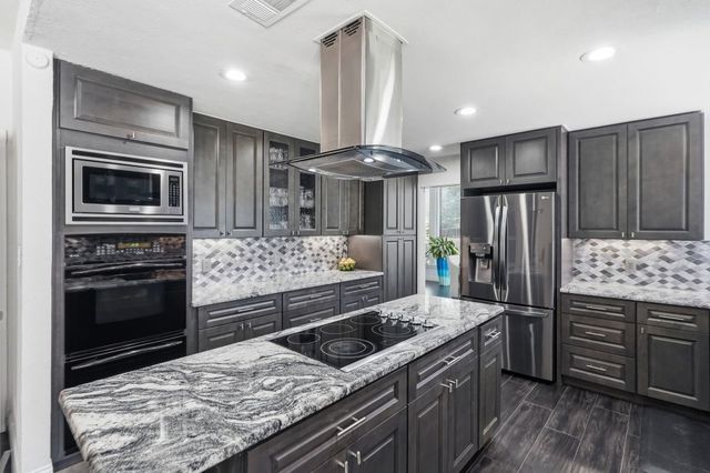 408 Arcadia Street, Hurst, TX 76053