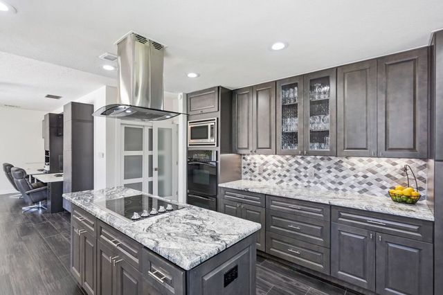 408 Arcadia Street, Hurst, TX 76053