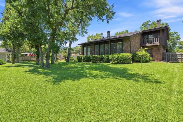 408 Arcadia Street, Hurst, TX 76053