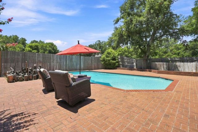 408 Arcadia Street, Hurst, TX 76053