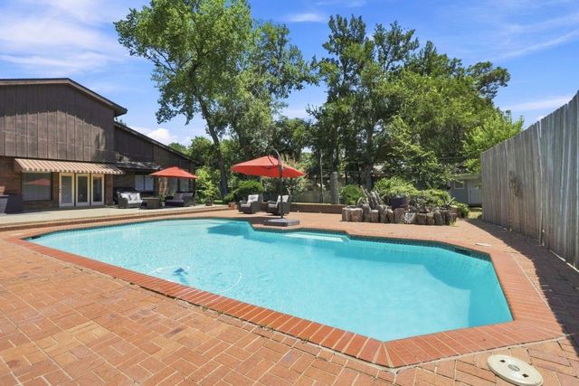 408 Arcadia Street, Hurst, TX 76053