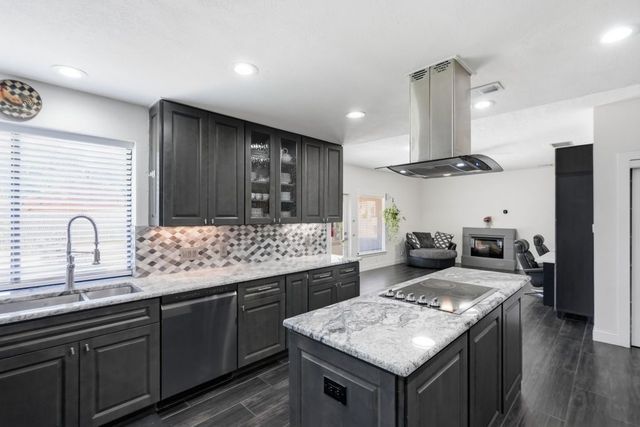 408 Arcadia Street, Hurst, TX 76053