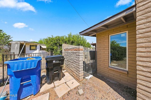 2922 E KINGS Avenue, Phoenix, AZ 85032