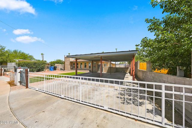 2922 E KINGS Avenue, Phoenix, AZ 85032