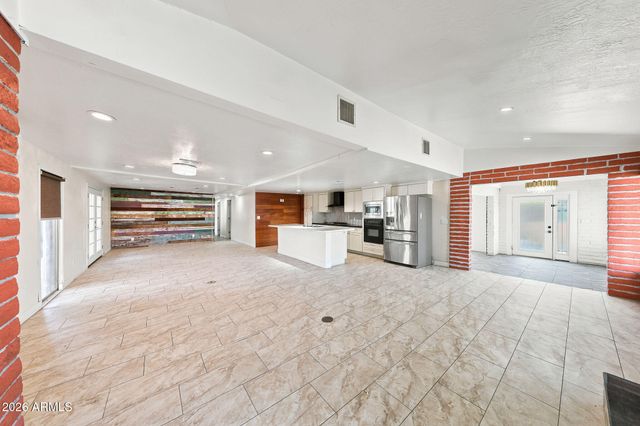 2922 E KINGS Avenue, Phoenix, AZ 85032