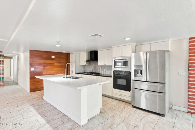 2922 E KINGS Avenue, Phoenix, AZ 85032