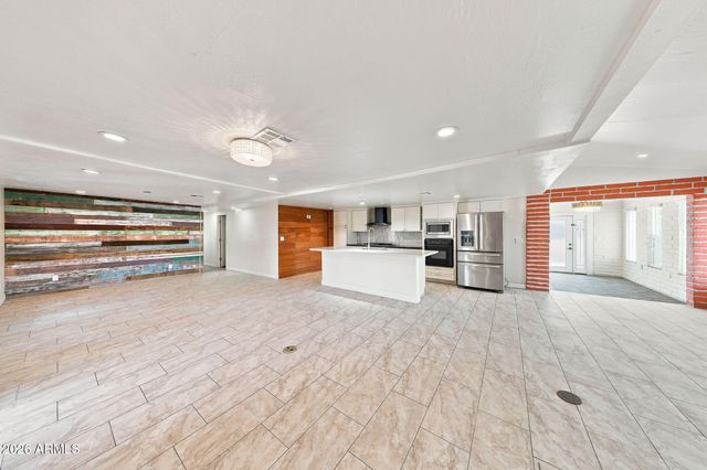 2922 E KINGS Avenue, Phoenix, AZ 85032