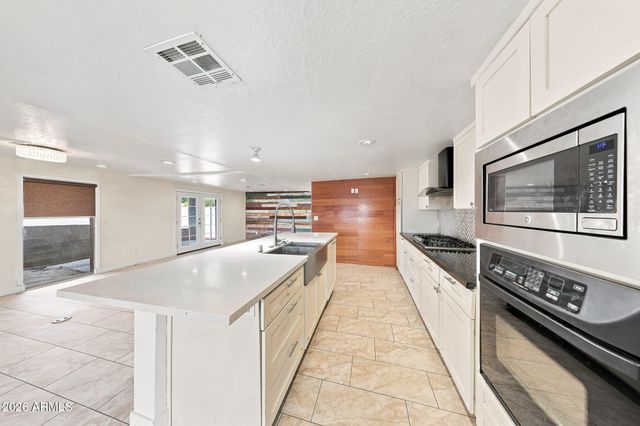 2922 E KINGS Avenue, Phoenix, AZ 85032