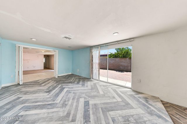 2922 E KINGS Avenue, Phoenix, AZ 85032
