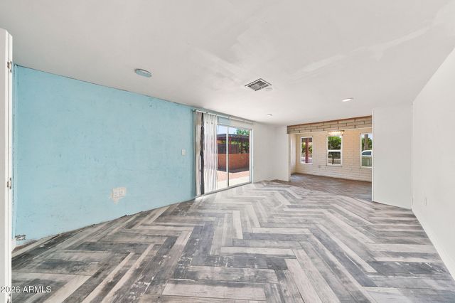 2922 E KINGS Avenue, Phoenix, AZ 85032