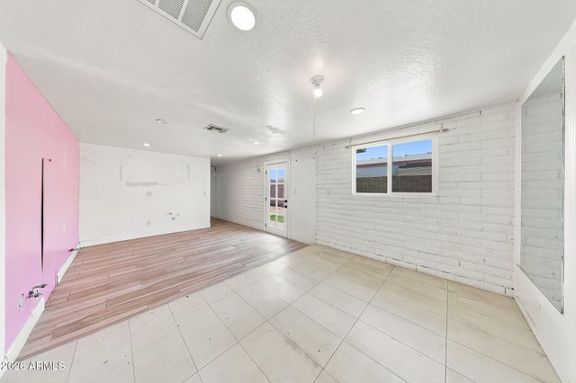 2922 E KINGS Avenue, Phoenix, AZ 85032