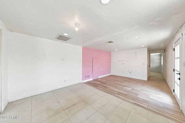 2922 E KINGS Avenue, Phoenix, AZ 85032