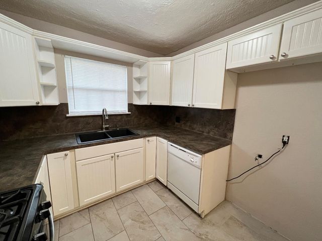 2703 Thomas Avenue, Pasadena, TX 77506