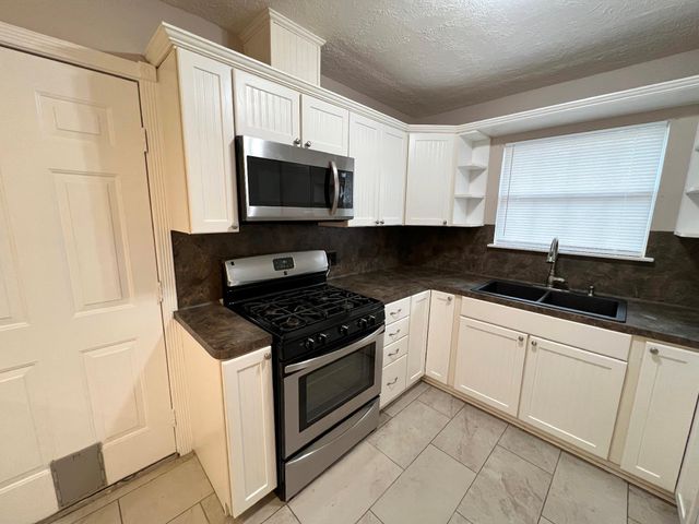 2703 Thomas Avenue, Pasadena, TX 77506