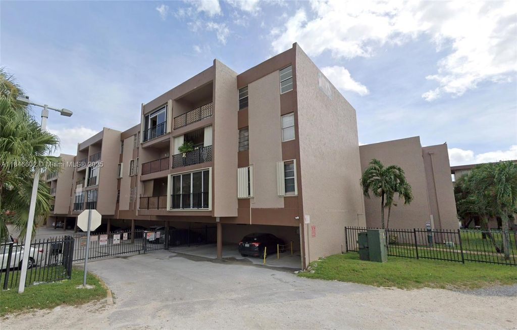 1900 W 68th St G103, Hialeah, FL 33014