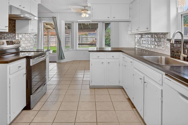 7405 Meadowdale Drive, Watauga, TX 76148