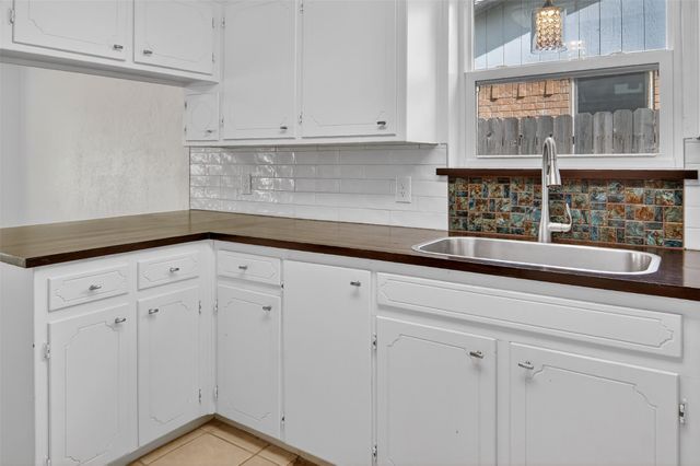 7405 Meadowdale Drive, Watauga, TX 76148