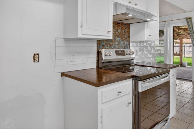 7405 Meadowdale Drive, Watauga, TX 76148