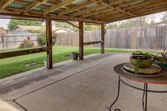 7405 Meadowdale Drive, Watauga, TX 76148