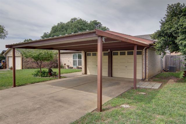 7405 Meadowdale Drive, Watauga, TX 76148