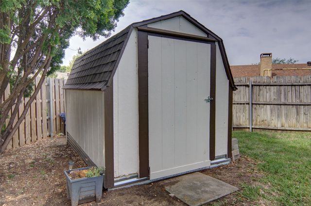 7405 Meadowdale Drive, Watauga, TX 76148