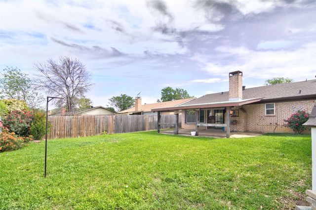 7405 Meadowdale Drive, Watauga, TX 76148