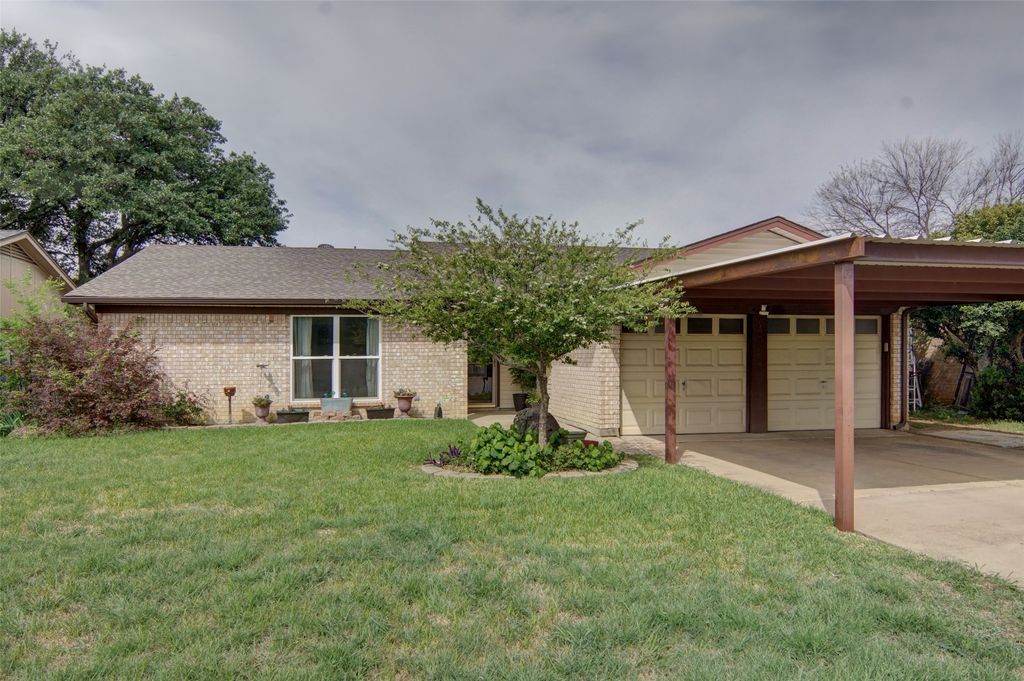 7405 Meadowdale Drive, Watauga, TX 76148