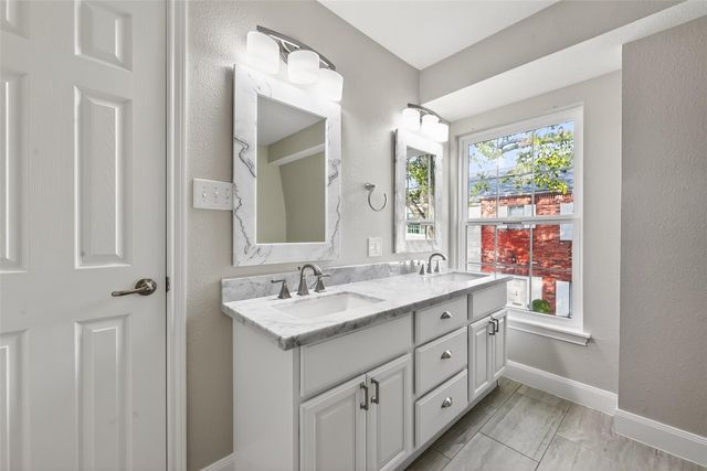 6351 Briar Rose Drive 149, Houston, TX 77057