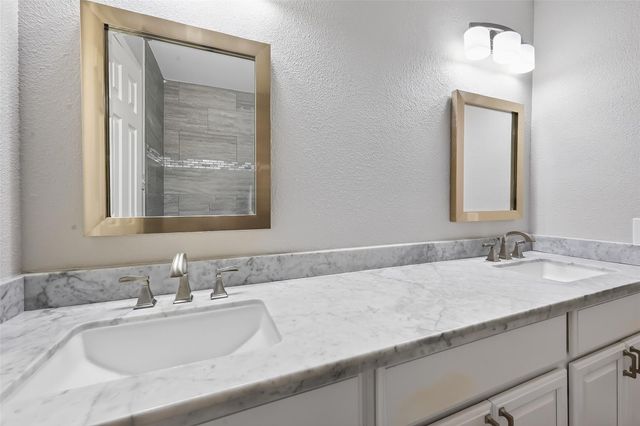 6351 Briar Rose Drive 149, Houston, TX 77057