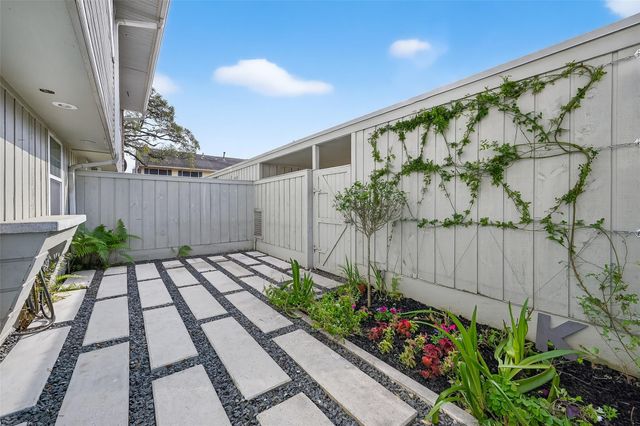 6351 Briar Rose Drive 149, Houston, TX 77057