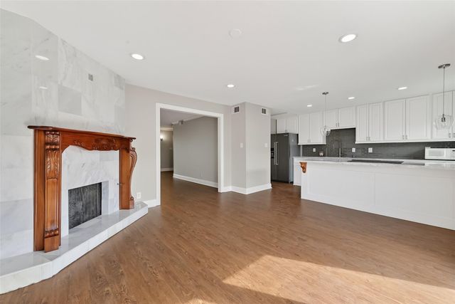 6351 Briar Rose Drive 149, Houston, TX 77057