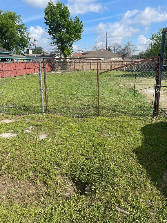 7005 Bonham Street, Houston, TX 77020