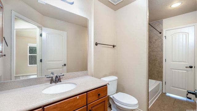 15606 Fox Ln, Selma, TX 78154