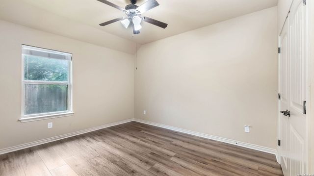 15606 Fox Ln, Selma, TX 78154