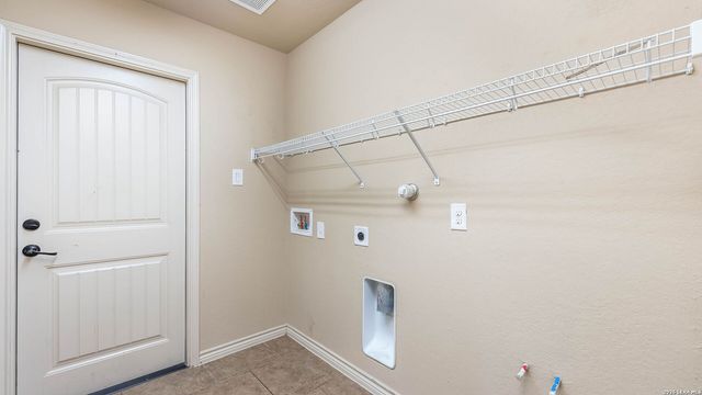 15606 Fox Ln, Selma, TX 78154
