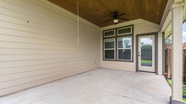 15606 Fox Ln, Selma, TX 78154