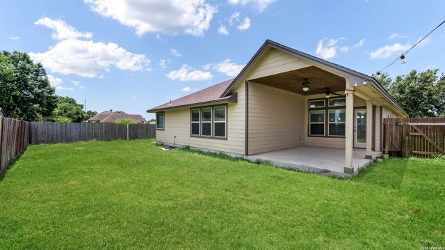 15606 Fox Ln, Selma, TX 78154