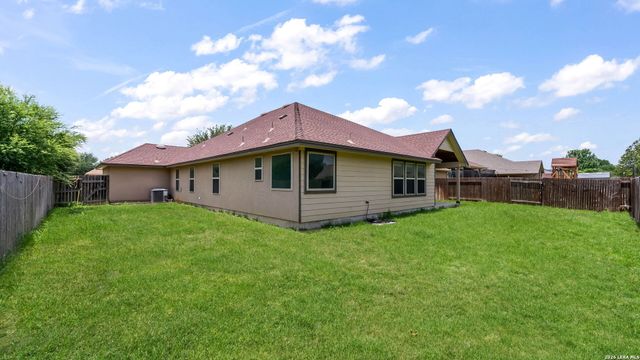 15606 Fox Ln, Selma, TX 78154
