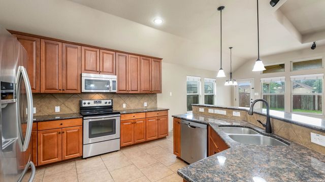 15606 Fox Ln, Selma, TX 78154