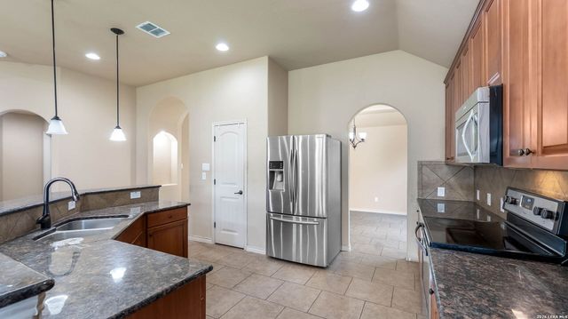 15606 Fox Ln, Selma, TX 78154