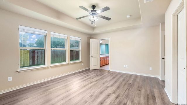 15606 Fox Ln, Selma, TX 78154