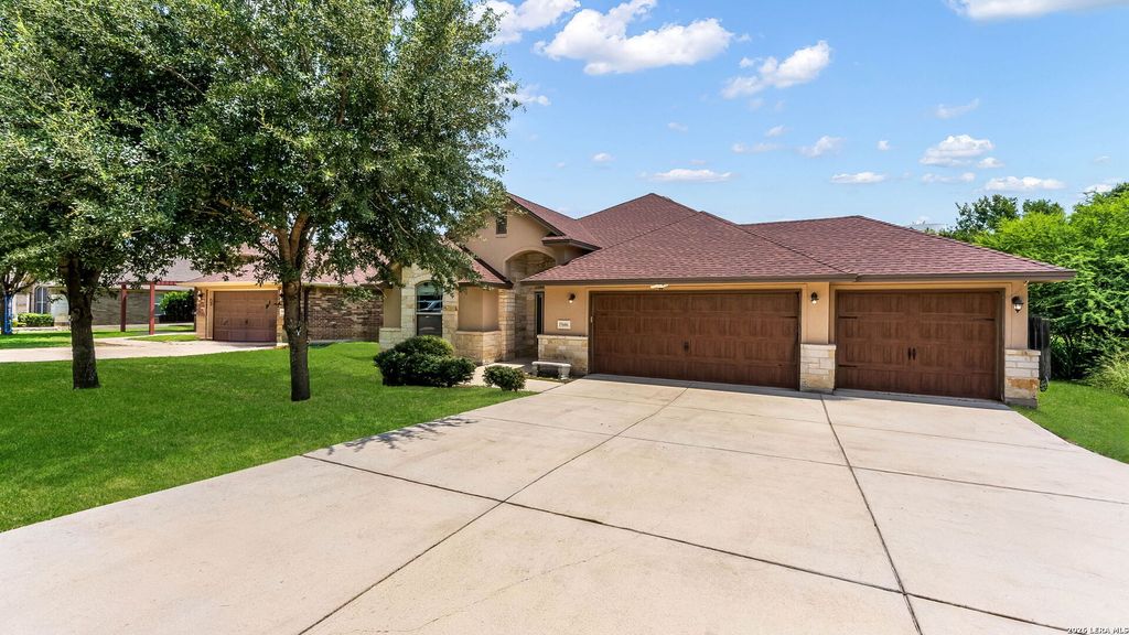 15606 Fox Ln, Selma, TX 78154