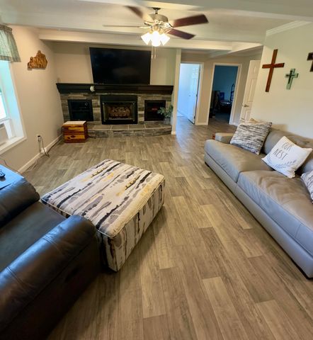 7120 N 127 Highway, Albany, KY 42602