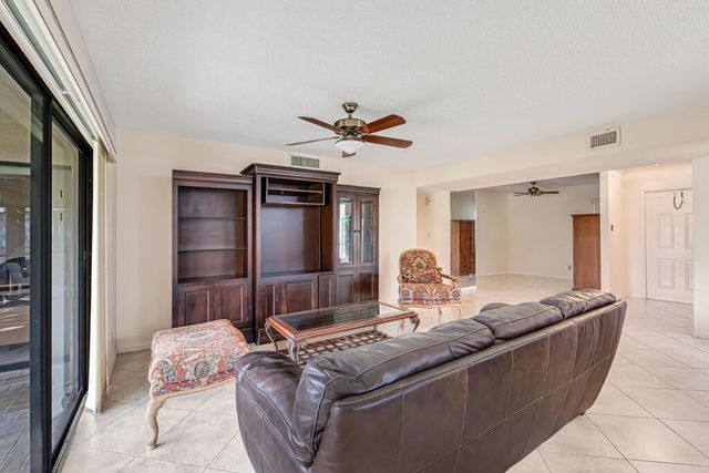 10851 Palm Lake Avenue 101, Boynton Beach, FL 33437